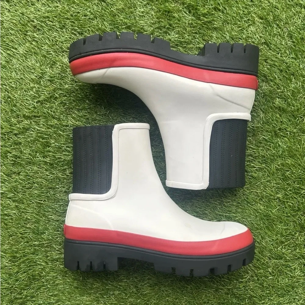 Tory Burch White Chelsea Rain Boots with Red Trim and Black Sole Sz 6 - Picture 1 of 10